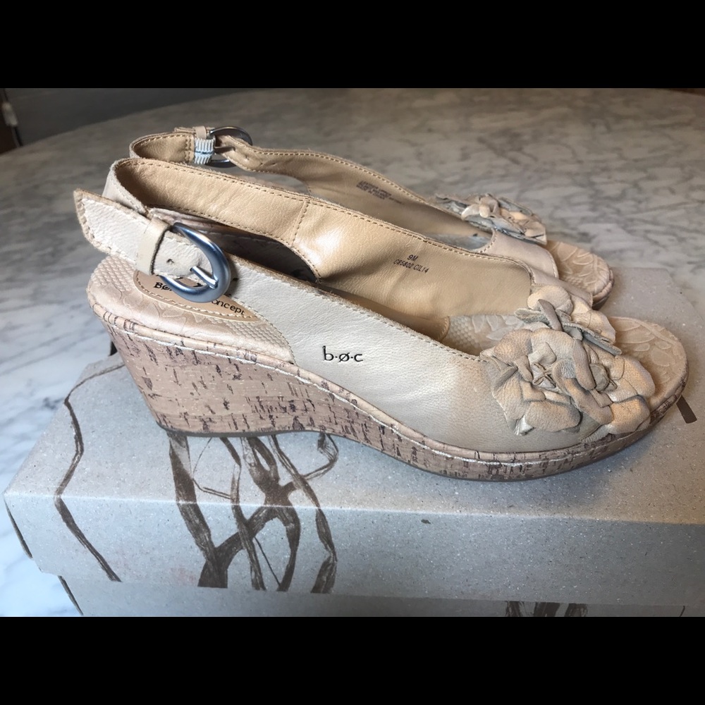 b.o.c. tan/gold open-toe wedge sandal - Picture 6 of 8